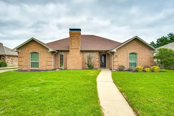 200 Sunny Crest Drive, Murphy, TX 75094