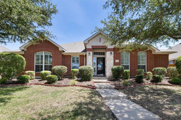 8014 Salzburg Drive, Rowlett, TX 75089