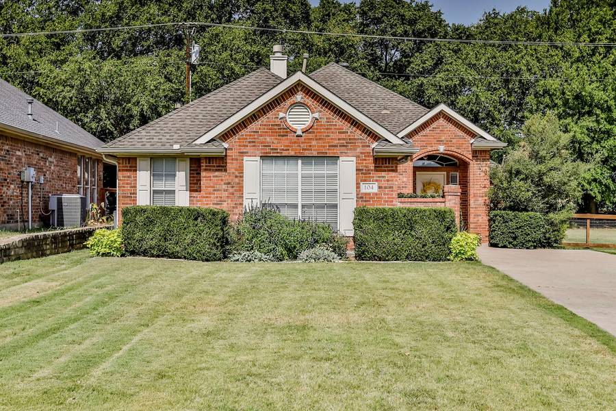 104 Blue Bonnet Circle, Justin, TX 76247