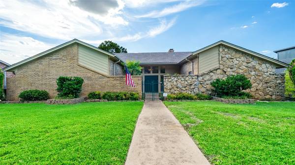 1300 Crowley Road, Arlington, TX 76012