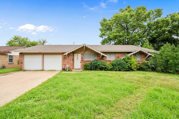 4721 Leonard Street, Forest Hill, TX 76119