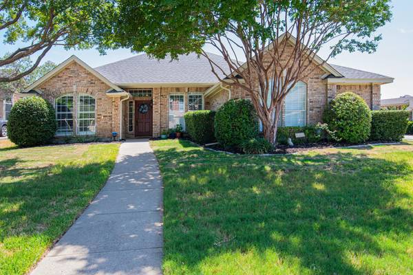 8424 Grand View Drive, North Richland Hills, TX 76182