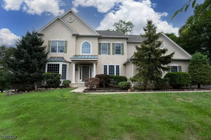 4 Hearthstone Ln, Green Brook Twp., NJ 08812