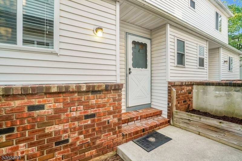 104 Blackberry Ct, Raritan Twp., NJ 08822
