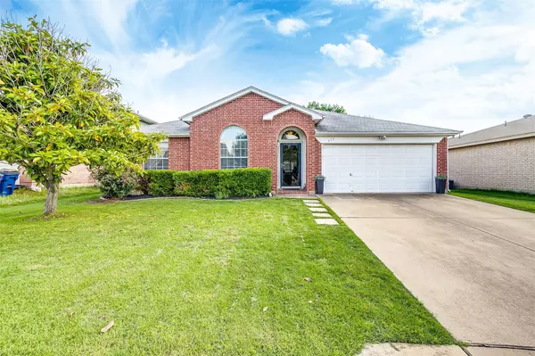 613 Creekview Drive, Burleson, TX 76028