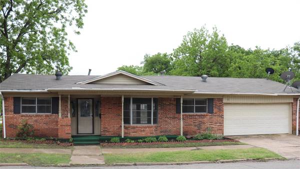 822 N Throckmorton Street, Sherman, TX 75090