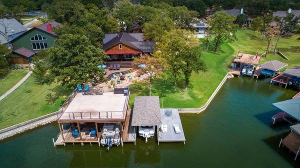 204 Kiowa Drive E, Lake Kiowa, TX 76240