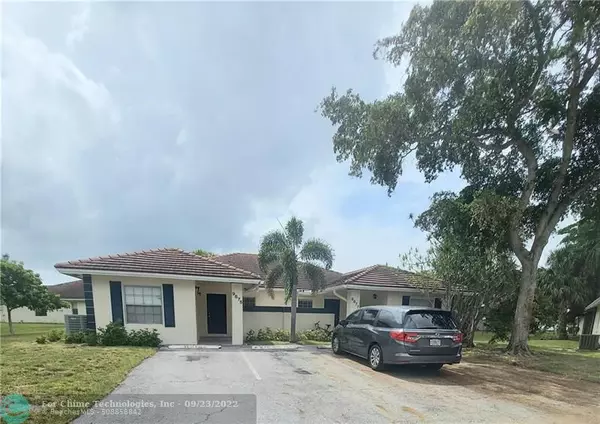 Boca Raton, FL 33428,9875 Three Lakes Circle  #8a