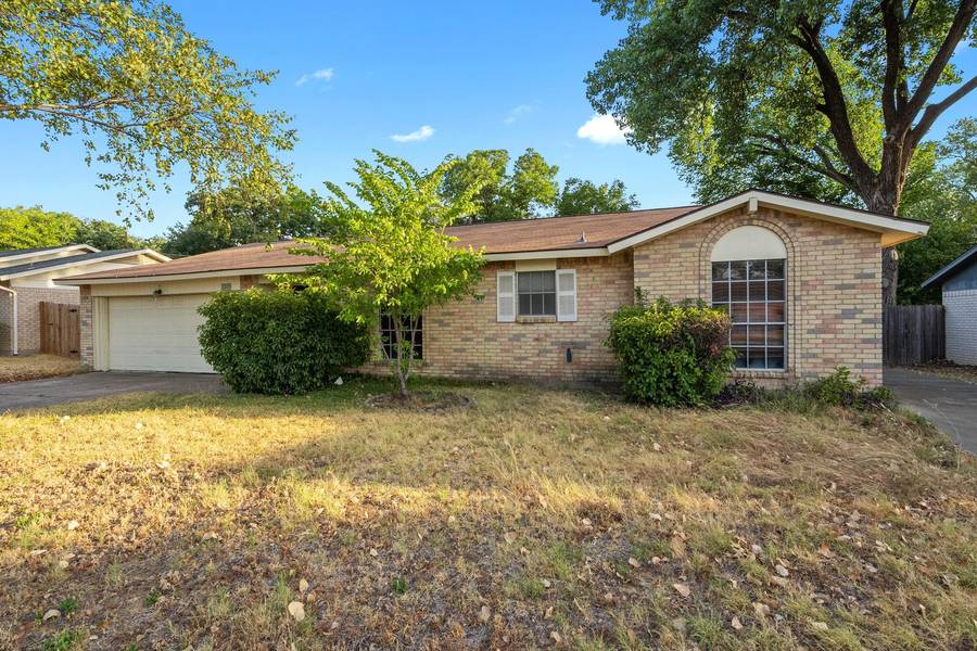 1303 Columbine Court, Arlington, TX 76013