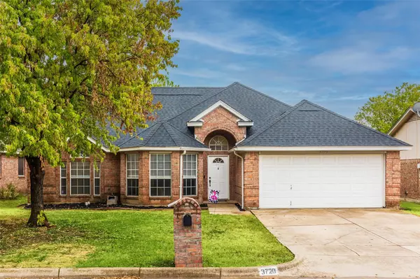 3720 Longstraw Drive, Fort Worth, TX 76137