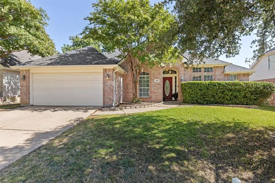 2105 Perry Drive, Mansfield, TX 76063