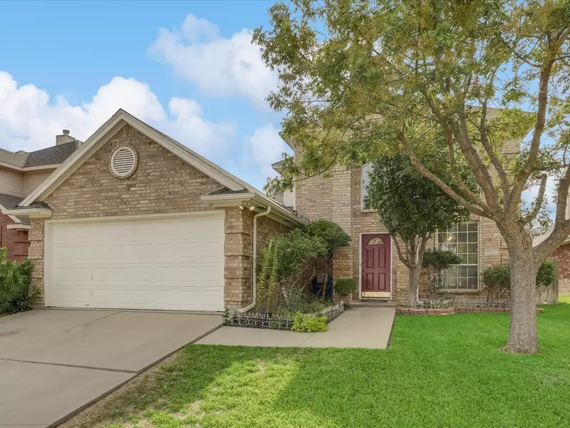 7763 Summerbrook Circle, Fort Worth, TX 76137