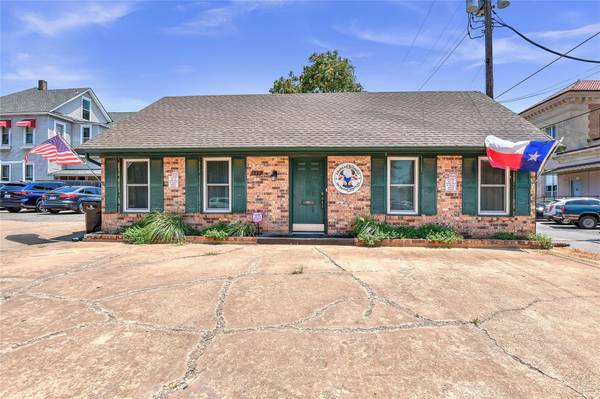 214 N Rusk Avenue, Denison, TX 75020