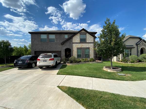 832 Cloverwood Drive, Fort Worth, TX 76036