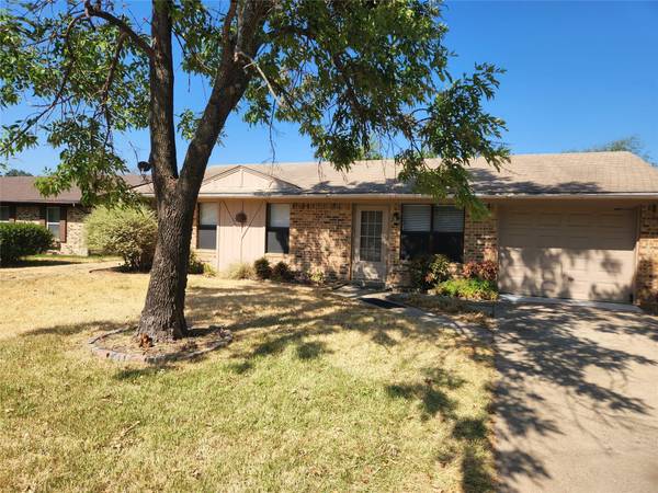 1820 Oak Hill Drive, Corinth, TX 76210