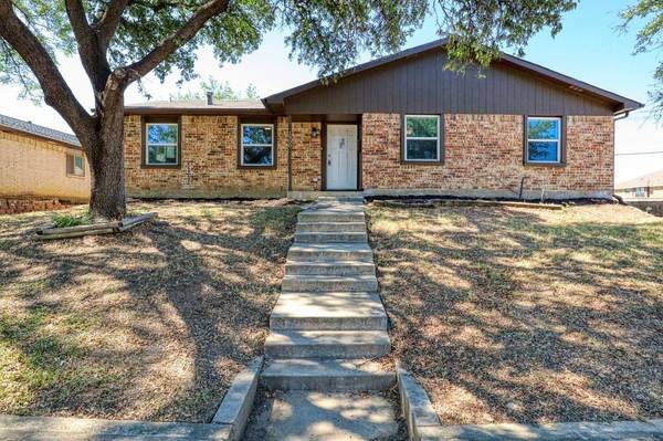 1900 HAYMEADOW, Carrollton, TX 75007