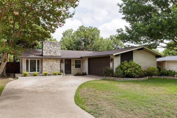 828 Sherbrook Drive, Richardson, TX 75080