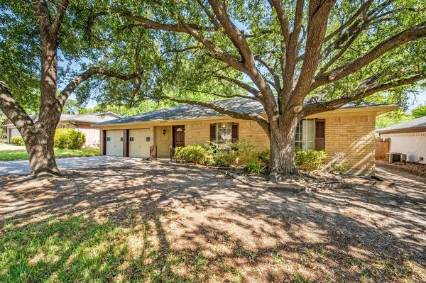 617 Spring Garden Drive, Bedford, TX 76021