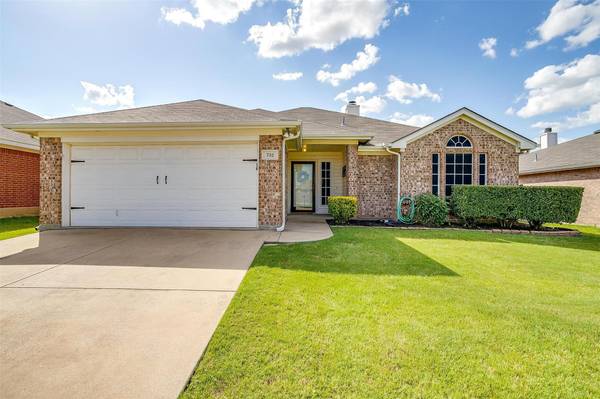 732 Creekview Drive, Burleson, TX 76028