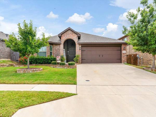 813 Woodmark Drive, Fort Worth, TX 76036