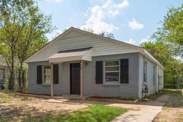 452 S Redford Lane, White Settlement, TX 76108