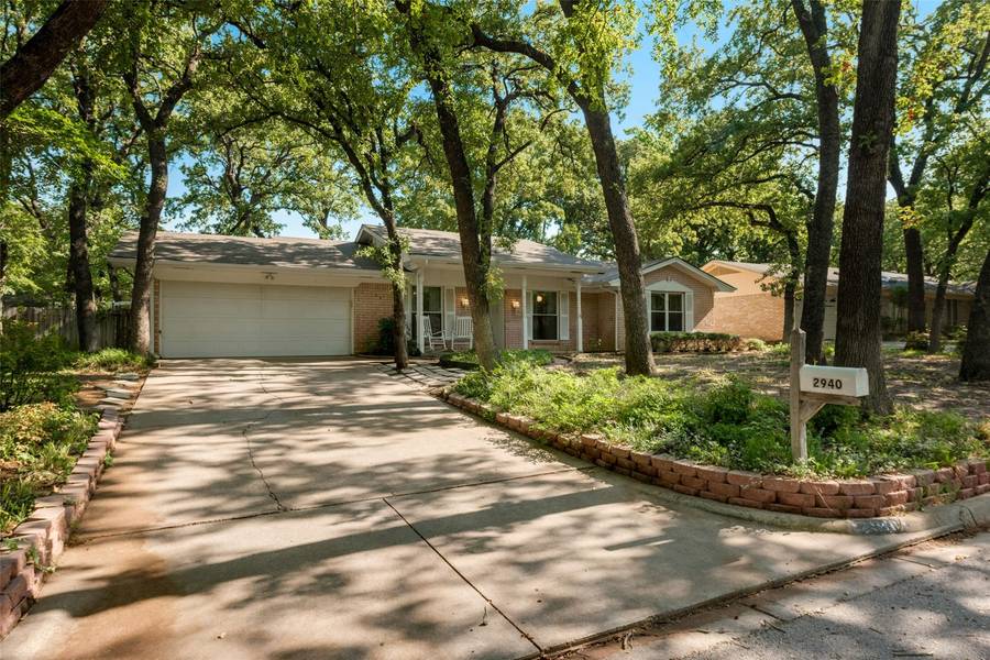 2940 Oak Forest Drive, Grapevine, TX 76051