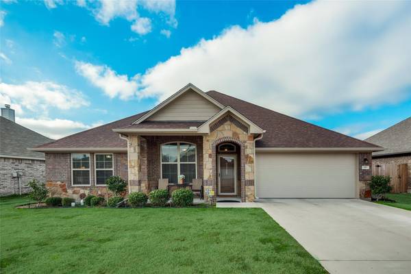 151 Birdsong Lane, Terrell, TX 75160