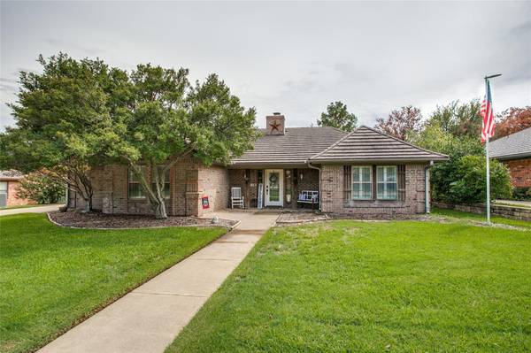 208 Norfolk Drive, Bedford, TX 76021