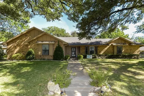 4404 French Lake Drive, Fort Worth, TX 76133