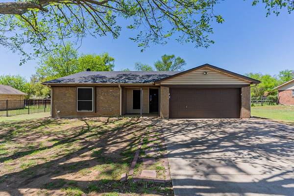 525 Highpoint Drive, Godley, TX 76044