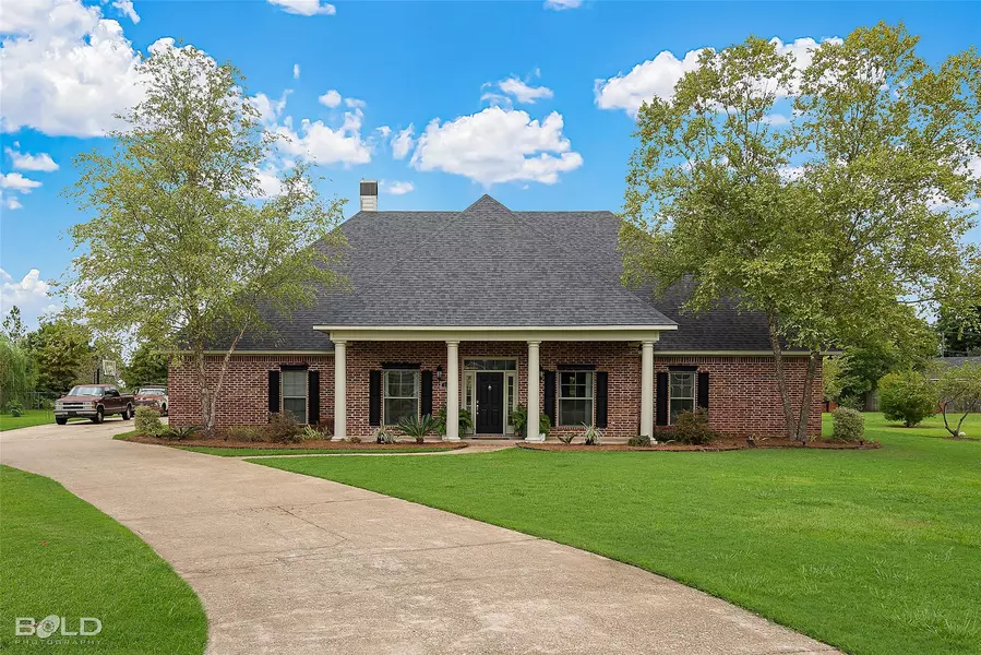 205 Madewood Court, Bossier City, LA 71111