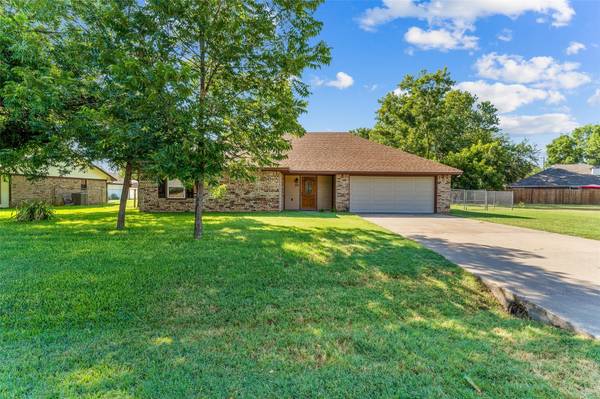 322 Casas Del Sur Street, Granbury, TX 76049