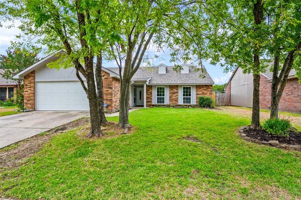 5029 Lewis Trail, Grand Prairie, TX 75052