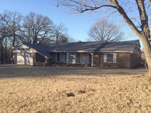 111 Oakwood, Pauls Valley, OK 73075