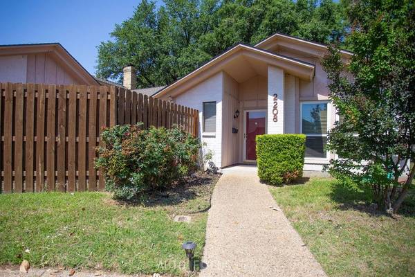 2208 Brigadoon Court, Arlington, TX 76013