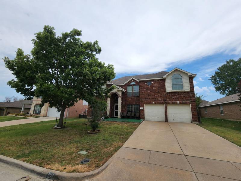 627 Manchester Drive, Mansfield, TX 76063