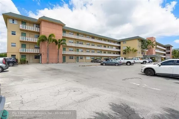 Deerfield Beach, FL 33064,941 Crystal Lake Dr  #111