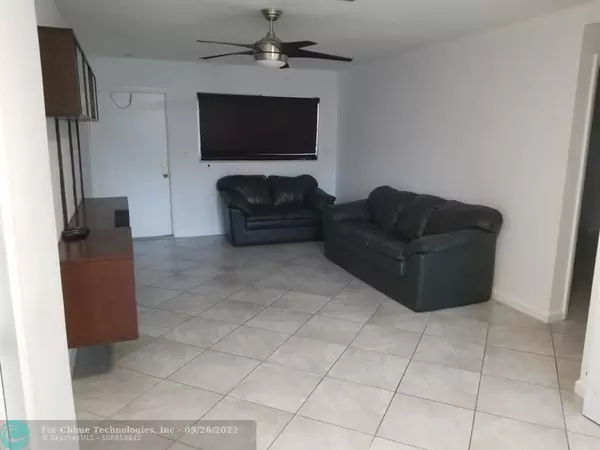 Deerfield Beach, FL 33064,941 Crystal Lake Dr  #111