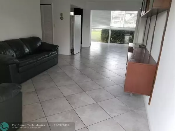 Deerfield Beach, FL 33064,941 Crystal Lake Dr  #111