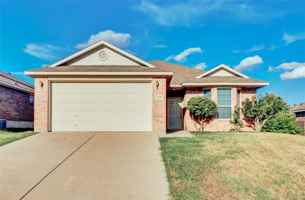 7105 Crenshaw Drive, Benbrook, TX 76126