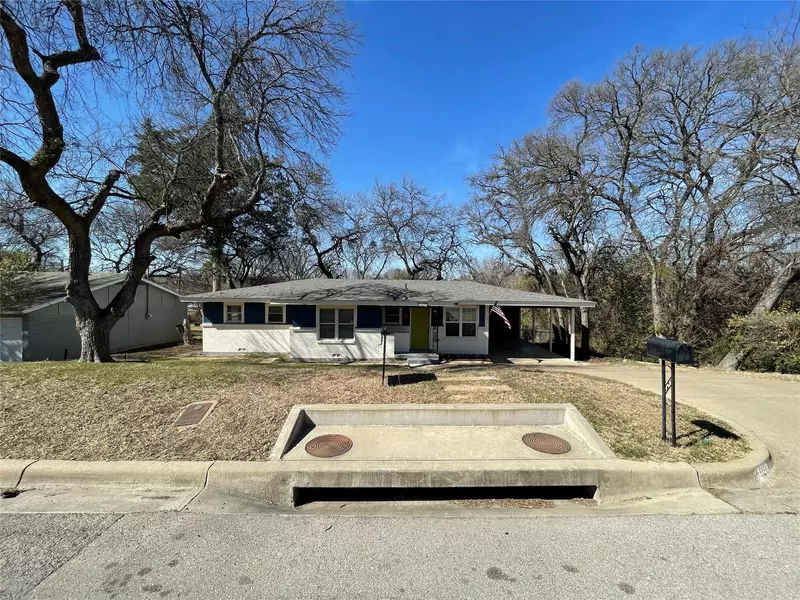 2109 Kingsdale Drive, Fort Worth, TX 76119