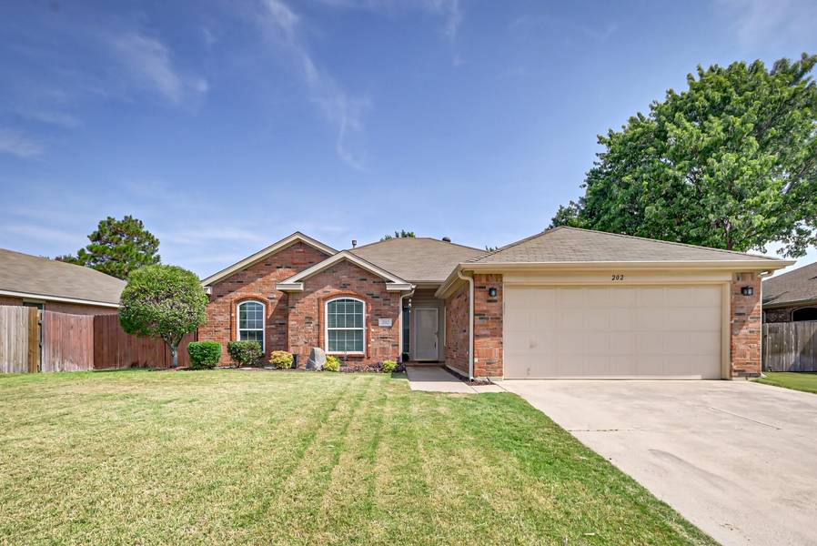 202 Londonderry Lane, Mansfield, TX 76063