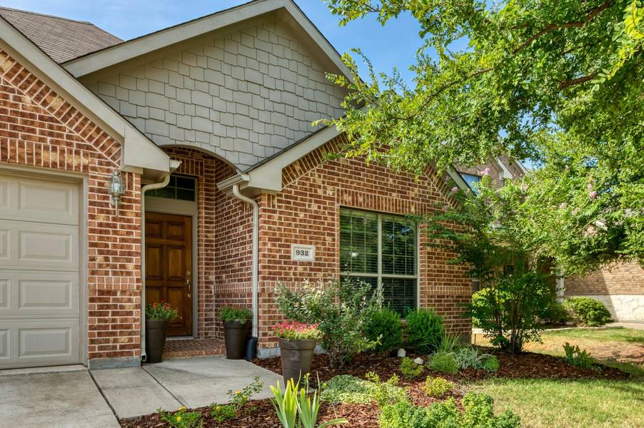 932 Lake Grove Drive, Little Elm, TX 75068