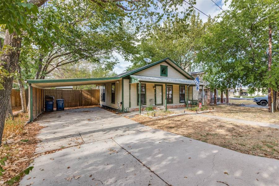 307 E Patton Avenue, Alvarado, TX 76009