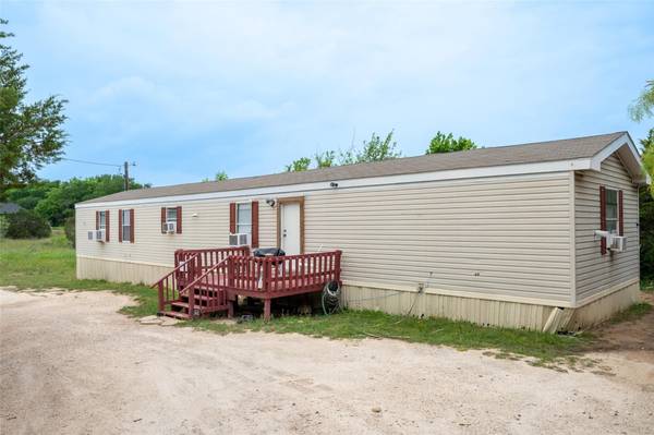 816 Ports O Call Drive, Granbury, TX 76048