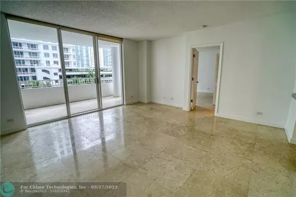 Miami, FL 33131,701 Brickell Key Blvd  #608