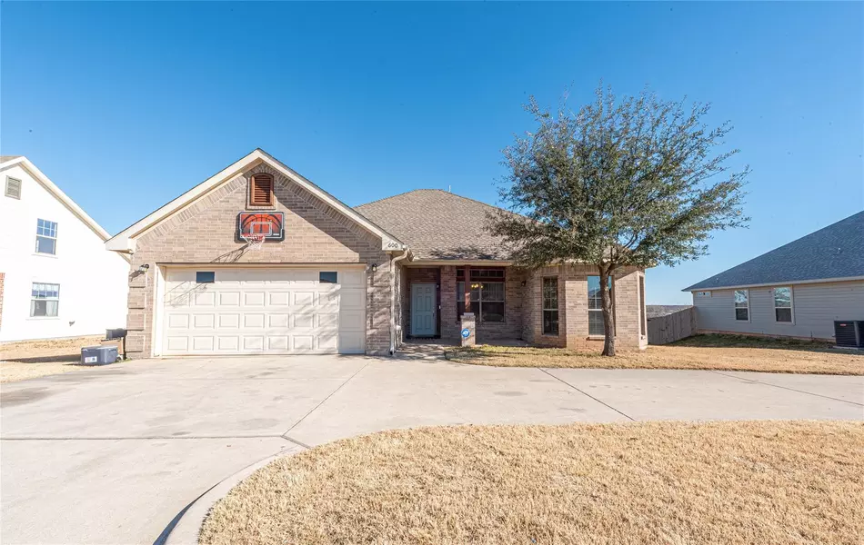 600 Holiday Hills Drive, Mineral Wells, TX 76067