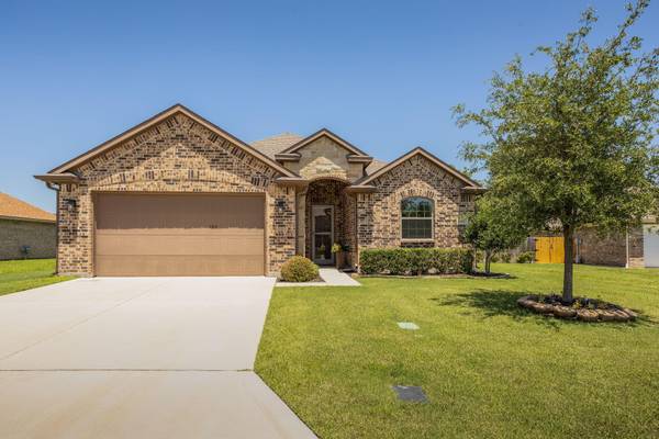 104 Westwood Court, Bonham, TX 75418