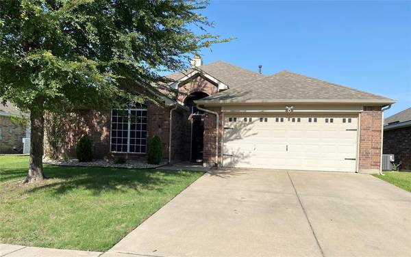 917 Chestnut Lane, Saginaw, TX 76179