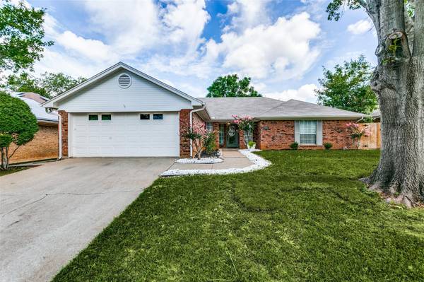 2206 Eva Lane, Euless, TX 76040